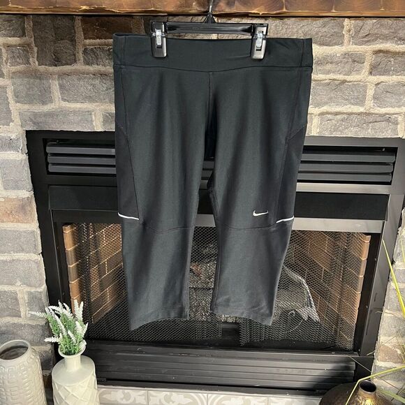 Nike Dri-Fit Capri Legging - Picture 1 of 5